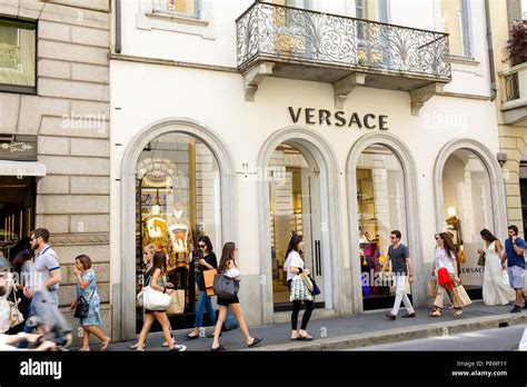 via montenapoleone street milan.